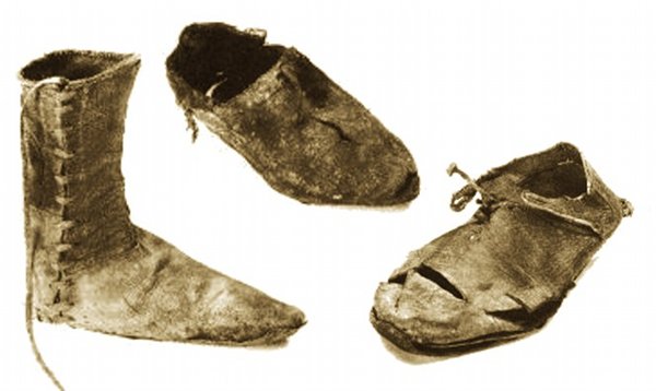 Обувь 13 века была достаточно